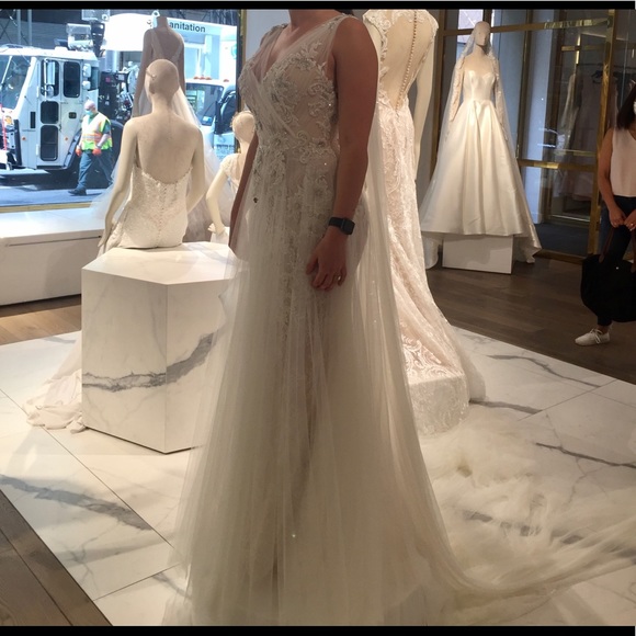 🚨PRICE DROP🚨 Pronovias - Nepal wedding dress NEW - Picture 7 of 9